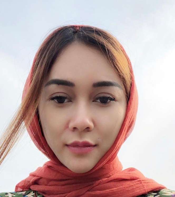 Mantan Santri, Lihat Gaya 4 Artis Seksi Saat Kenakan Hijab