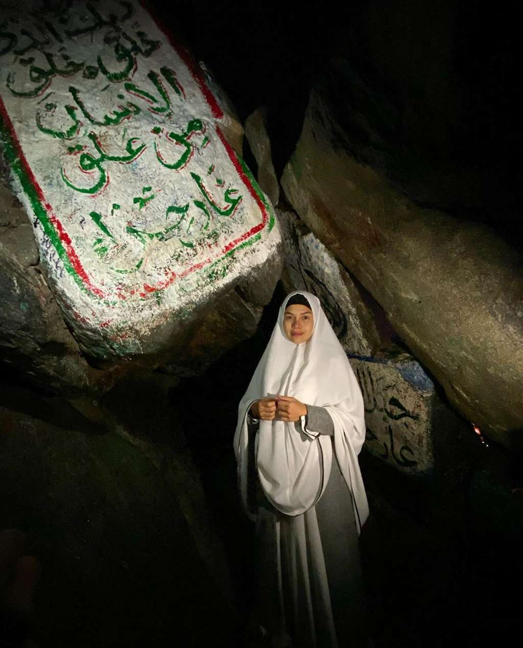 Mantan Santri, Lihat Gaya 4 Artis Seksi Saat Kenakan Hijab