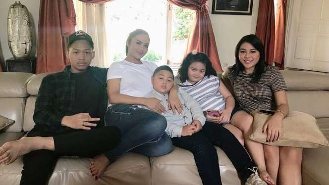 Disindir Aurel, Ini 5 Momen Lebaran Keluarga Krisdayanti