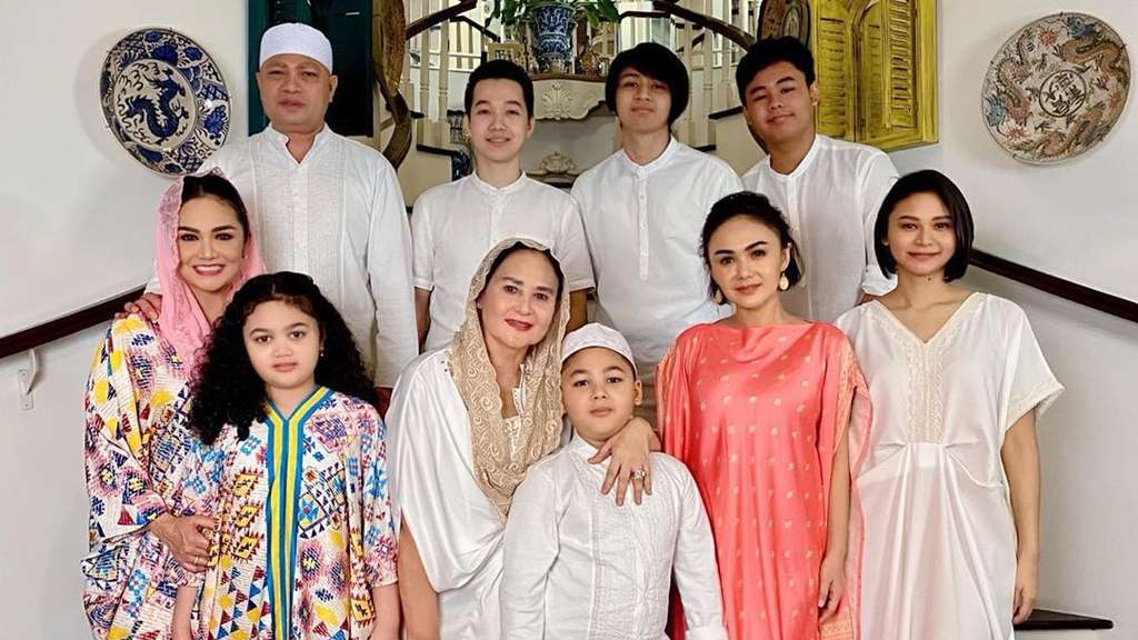 Disindir Aurel, Ini 5 Momen Lebaran Keluarga Krisdayanti
