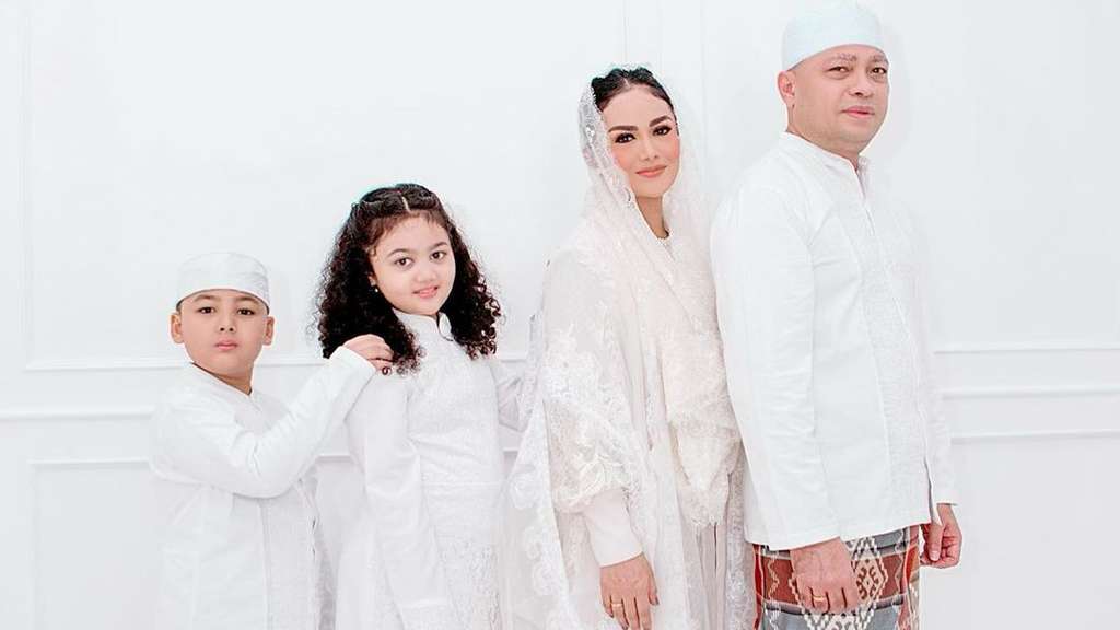 Disindir Aurel, Ini 5 Momen Lebaran Keluarga Krisdayanti