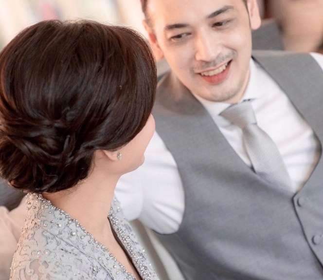 7 Tahun Sendiri, Ini Momen Hangat Lebaran Cut Tari dan Suami