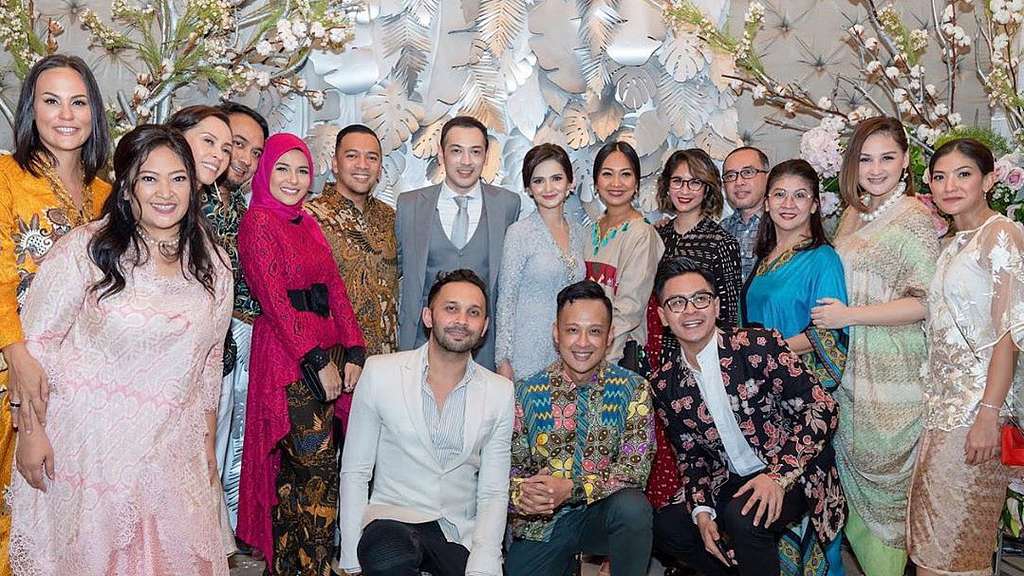 7 Tahun Sendiri, Ini Momen Hangat Lebaran Cut Tari dan Suami
