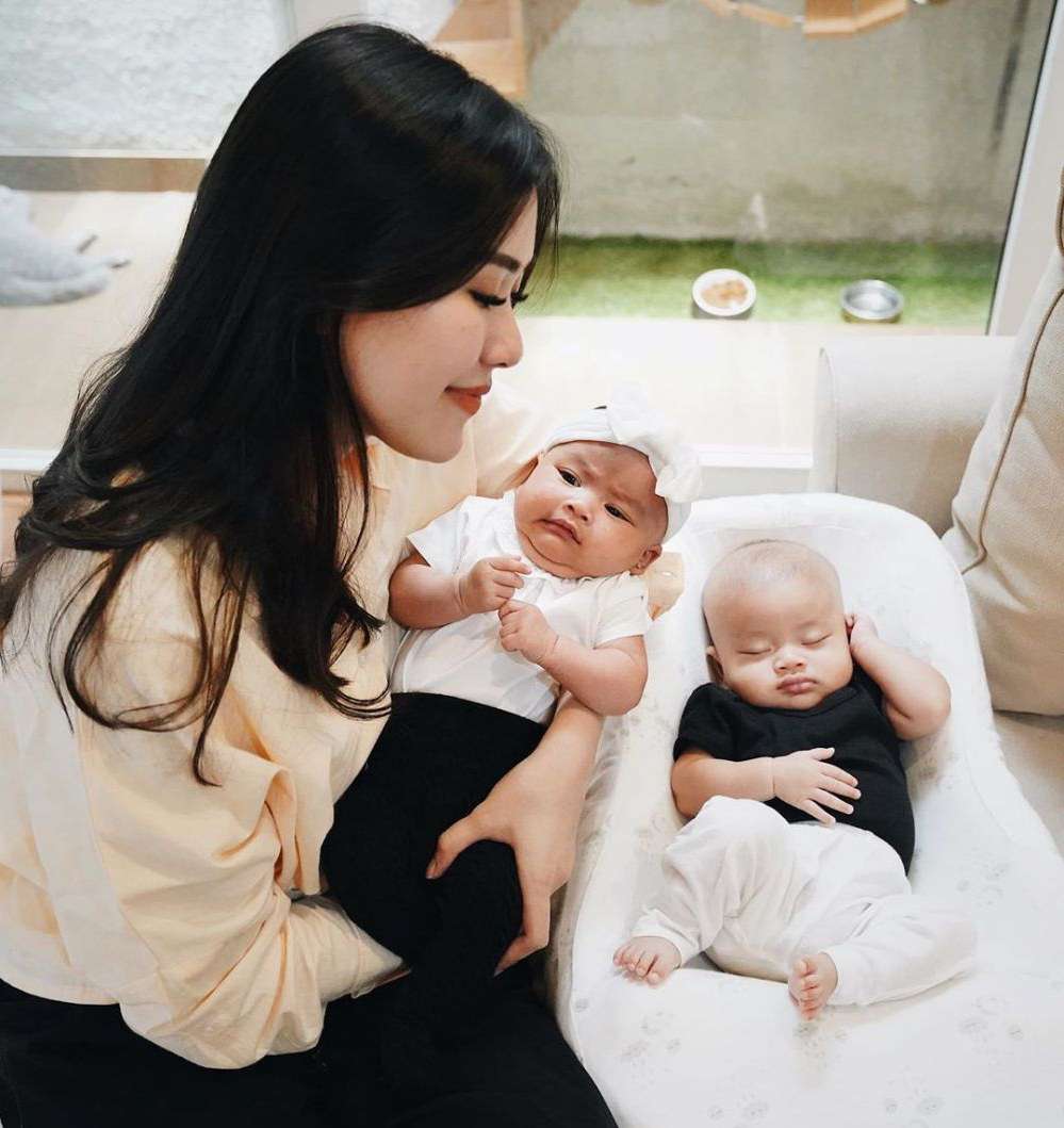 Gemas Minta Ampun! 5 Gaya Modis Bayi Kembar Syahnaz Sadiqah