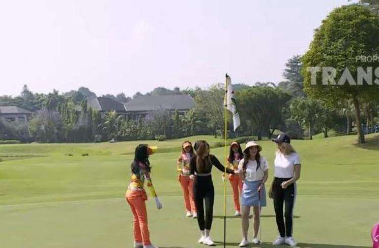 Penampilan 5 Seleb Kece Main Golf, Zaskia Gotik Paling Disorot