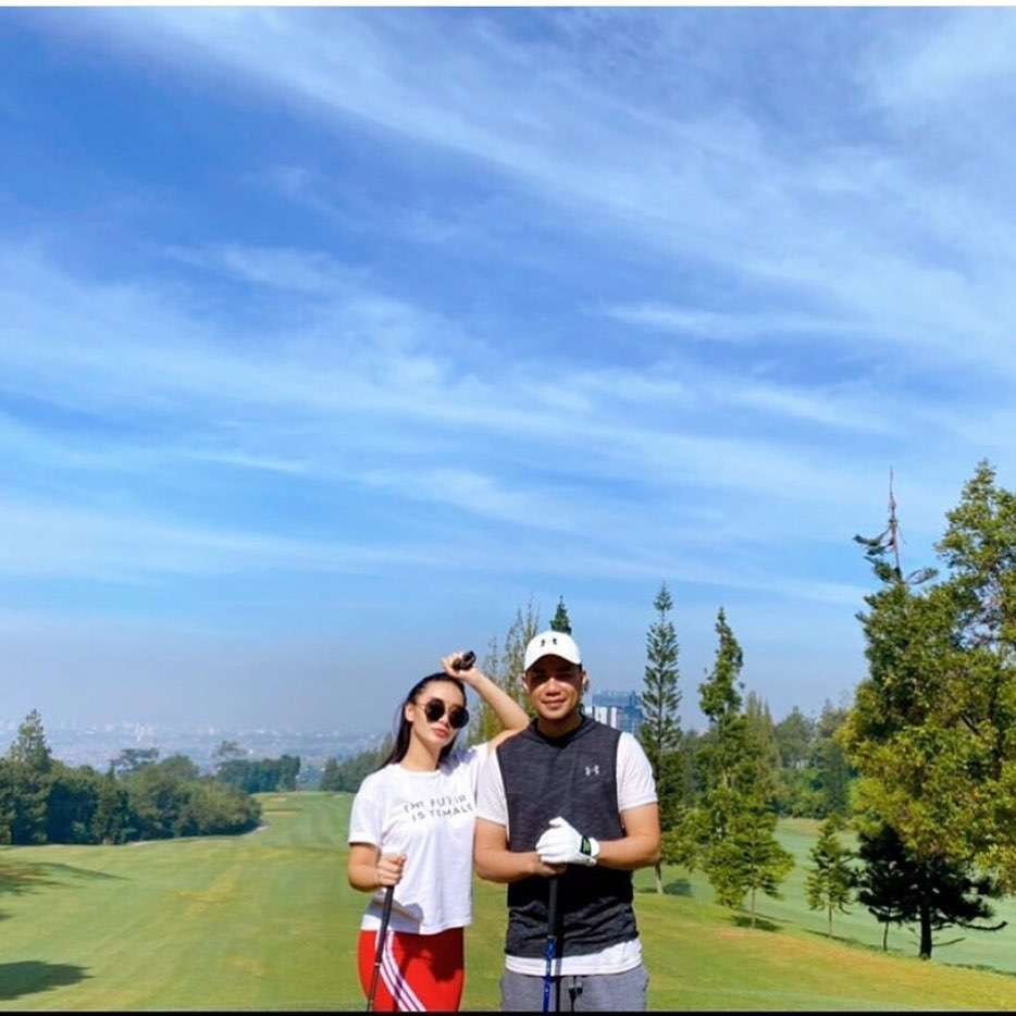 Penampilan 5 Seleb Kece Main Golf, Zaskia Gotik Paling Disorot