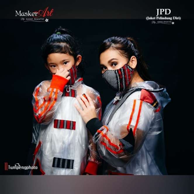 Gaya Ayu Ting Ting Pakai Jaket Pelindung Diri  Anne Avantie