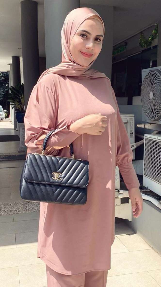 Tak Lagi Seksi, 5 Potret Anggita Sari Berhijab Usai Melahirkan