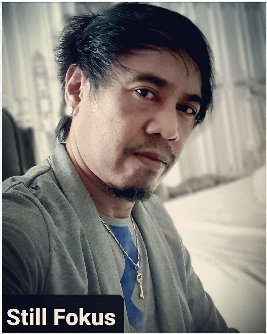 Pangling Banget! 5 Potret Ian Kasela Tanpa Kacamata Hitam