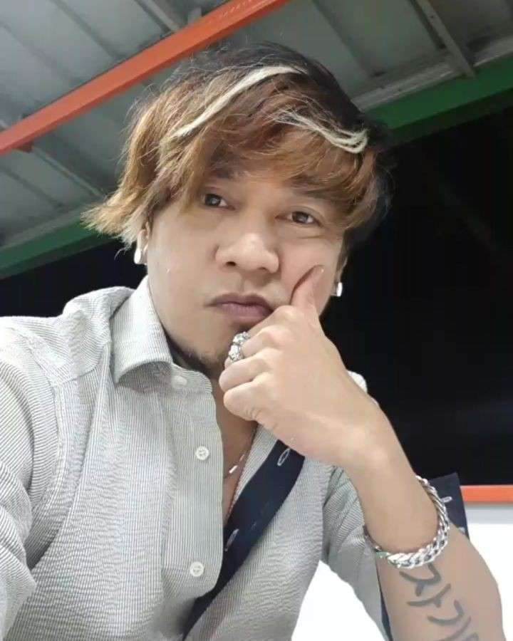 Pangling Banget! 5 Potret Ian Kasela Tanpa Kacamata Hitam