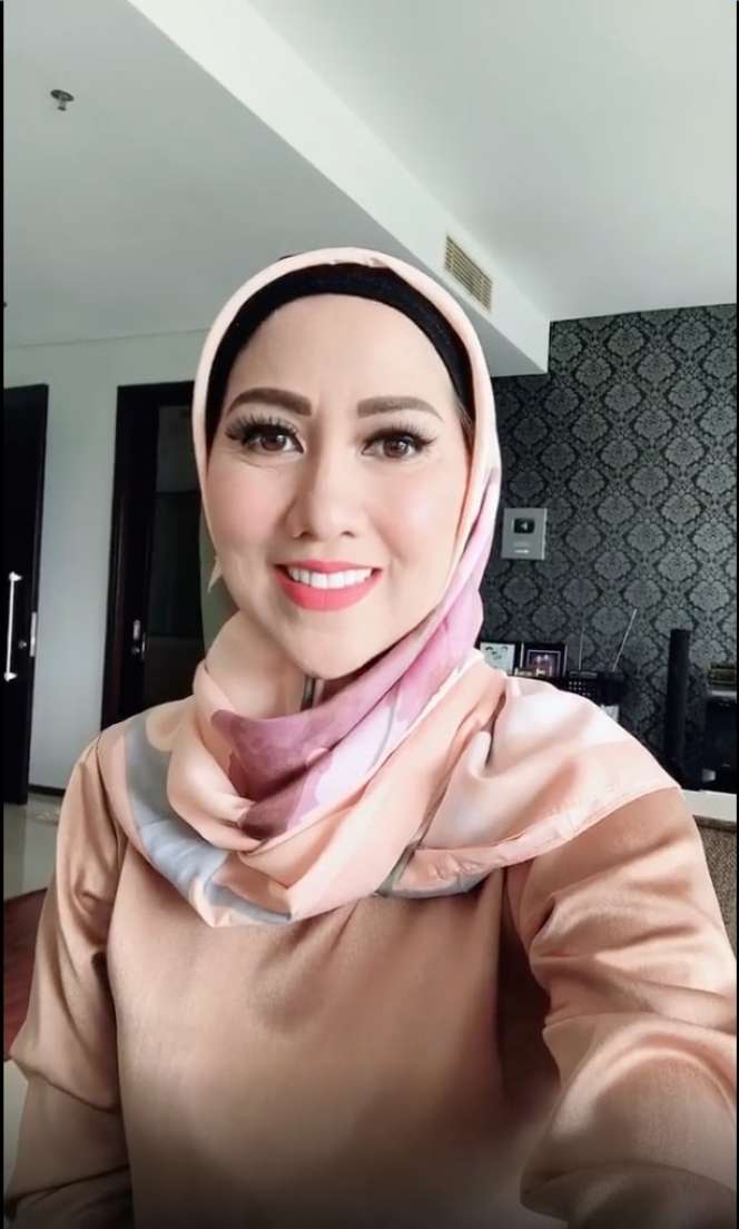 Masya Allah, Cantiknya Venna Melinda Tampil Berhijab