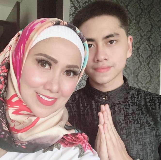 Masya Allah, Cantiknya Venna Melinda Tampil Berhijab