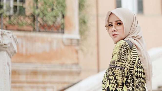 Kece dan Fashionable Abis, Intip 5 Gaya Berhijab Olla Ramlan