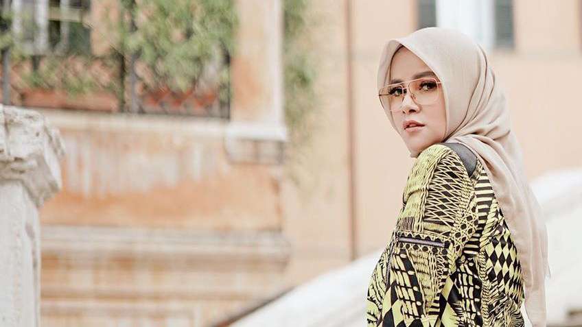 Kece dan Fashionable Abis, Intip 5 Gaya Berhijab Olla Ramlan