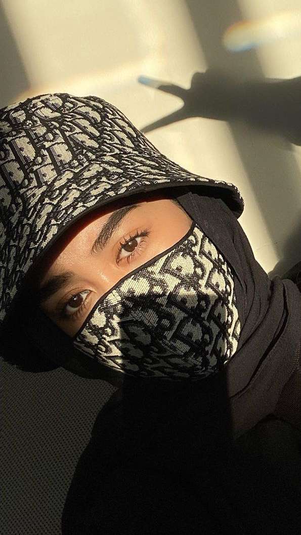 Modis di New Normal, 5 Gaya Hijab & Masker Kain ala Selebgram