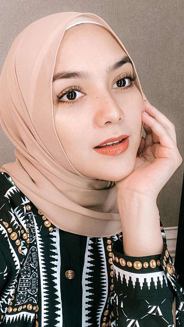 5 Artis Indonesia yang Masuk Daftar 100 Wanita Tercantik Dunia