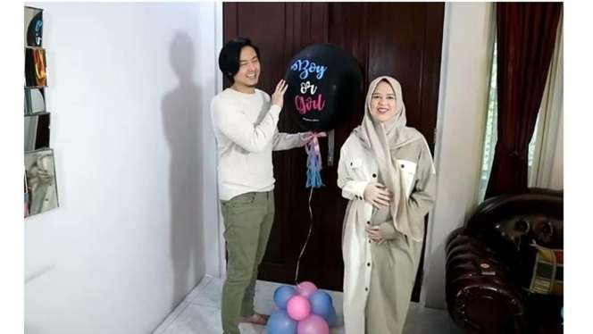 Potret Bahagia Cut Meyriska Umumkan Jenis Kelamin Anak Pertama