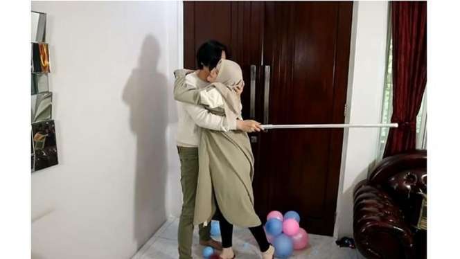 Potret Bahagia Cut Meyriska Umumkan Jenis Kelamin Anak Pertama