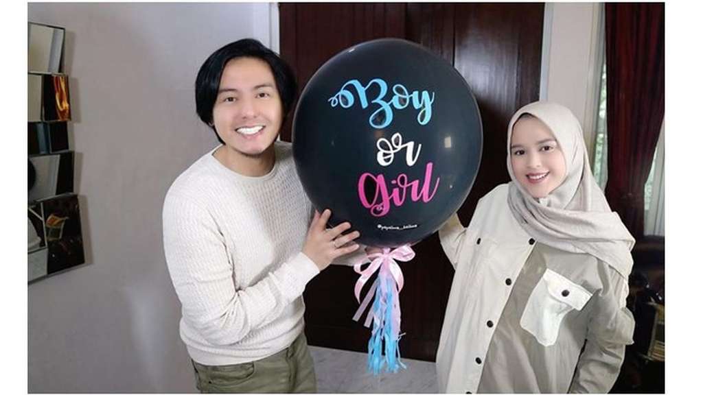 Potret Bahagia Cut Meyriska Umumkan Jenis Kelamin Anak Pertama