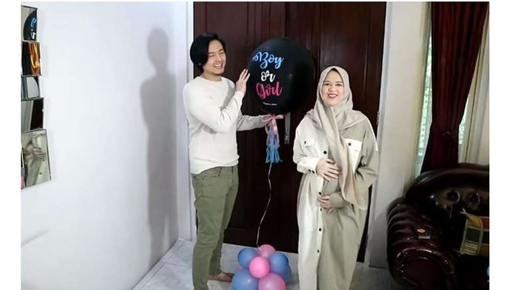 Potret Bahagia Cut Meyriska Umumkan Jenis Kelamin Anak Pertama