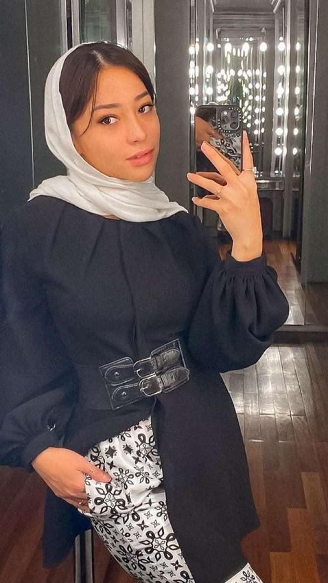 5 Pesona Teranyar Nikita Willy Tampil Berhijab, Cantik!