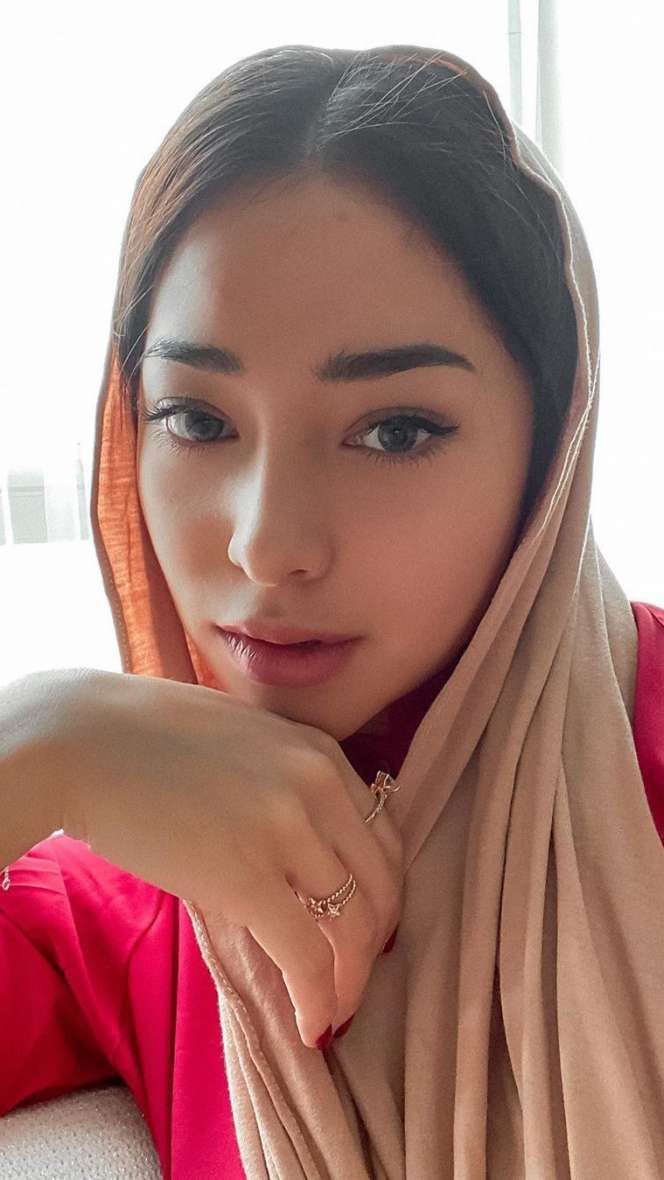 5 Pesona Teranyar Nikita Willy Tampil Berhijab, Cantik!