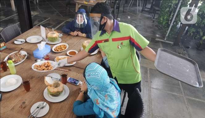Melihat Penerapan Protokol Kesehatan di Restoran