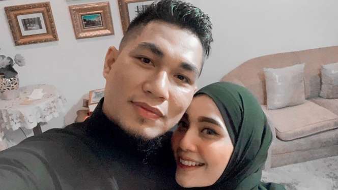 Cantiknya Monica Imas Berhijab, Istri Rizal Armada yang Mualaf