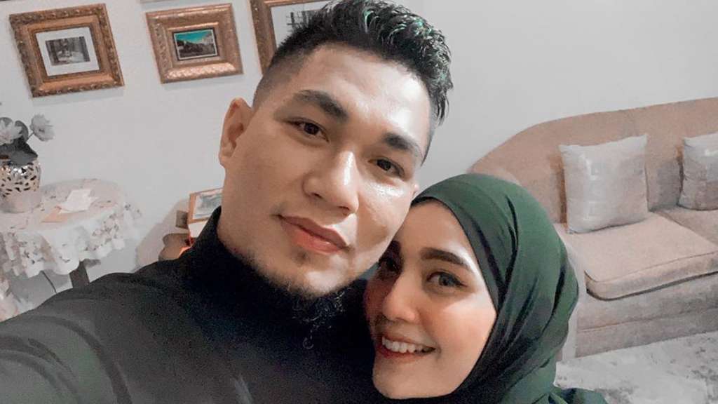 Cantiknya Monica Imas Berhijab, Istri Rizal Armada yang Mualaf