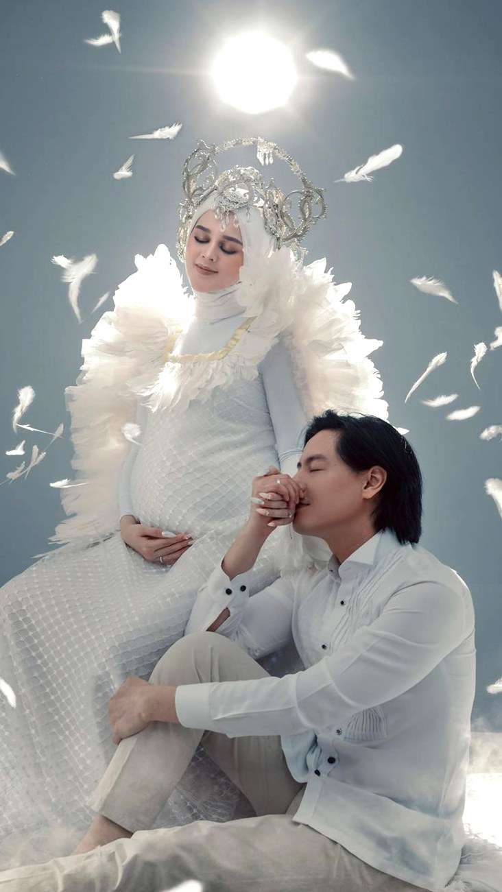 Bertema Oriental, Yuk Intipin Potret Maternity Cut Meyriska