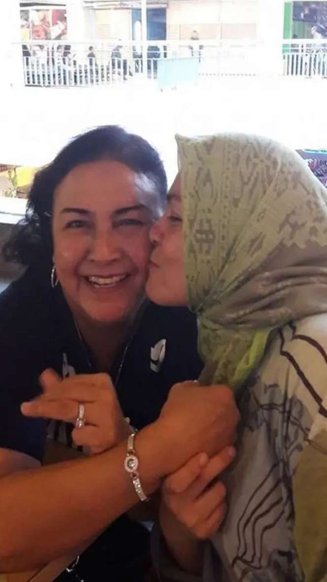 Jarang Terekspos, Potret Astrid Kuya & Ibundanya yang Pendeta