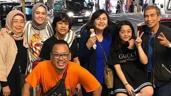 Jarang Terekspos, Potret Astrid Kuya & Ibundanya yang Pendeta