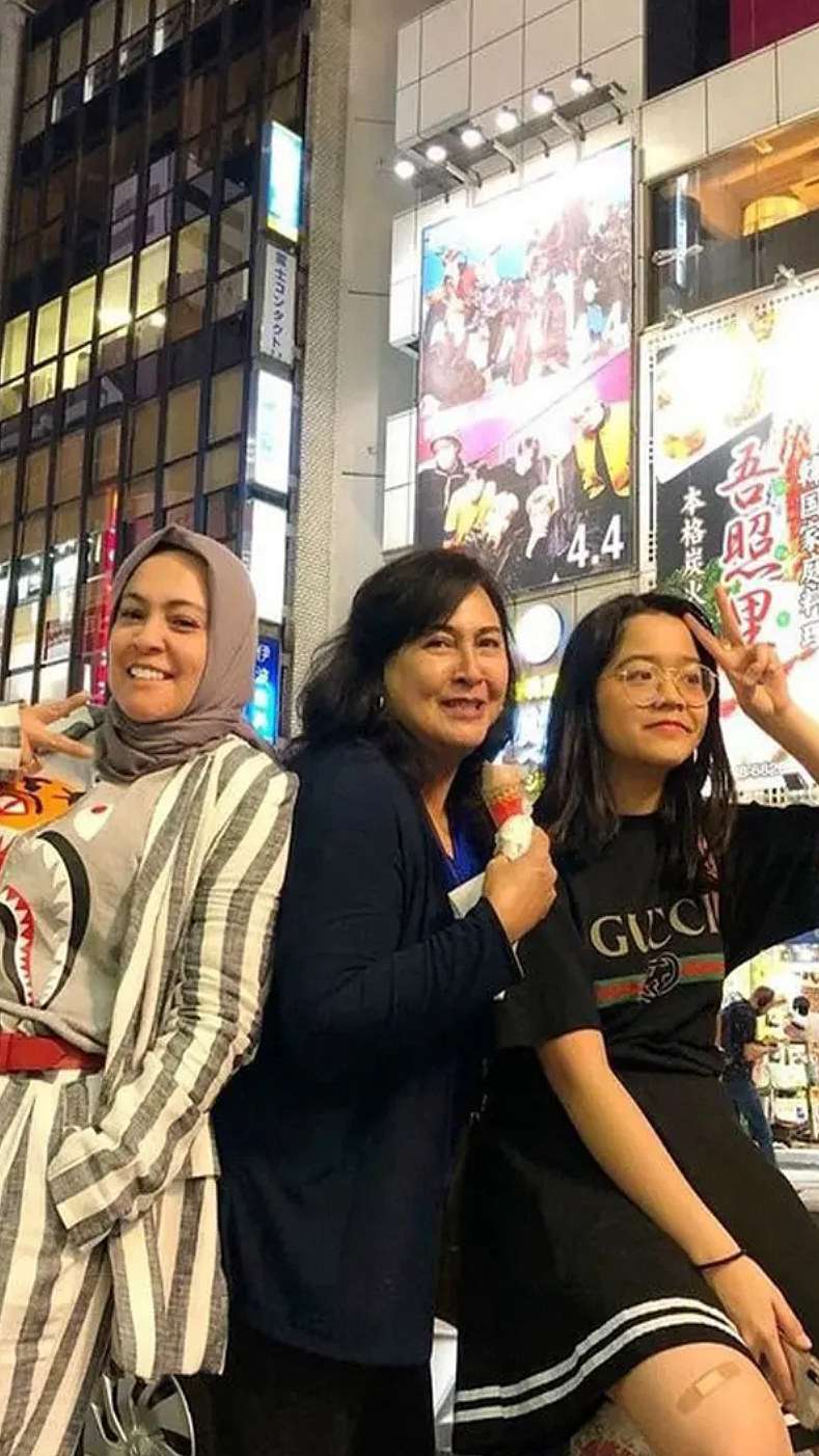 Jarang Terekspos, Potret Astrid Kuya & Ibundanya yang Pendeta