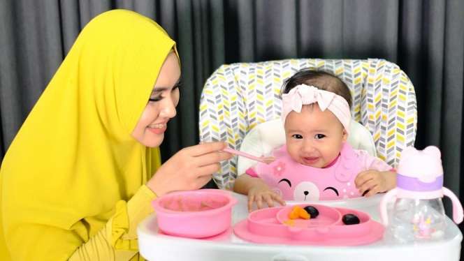Potret Khalisa Aghnia, Anak Kartika Putri yang Imut Banget!