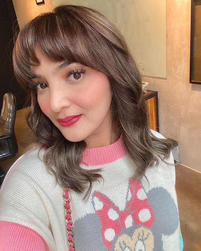 5 Artis Tampil Imut dan Feminin dengan Rambut Poni Ikonik