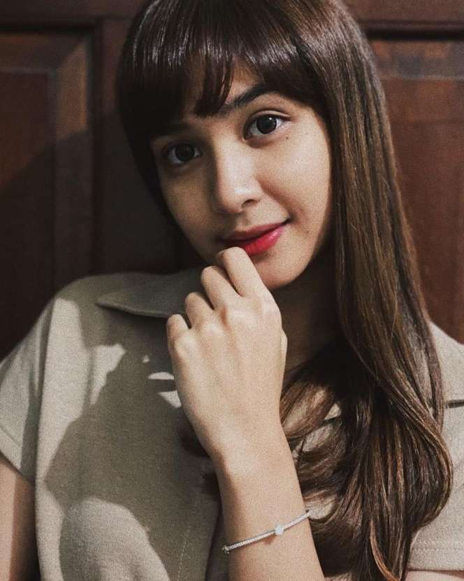 5 Artis Tampil Imut dan Feminin dengan Rambut Poni Ikonik