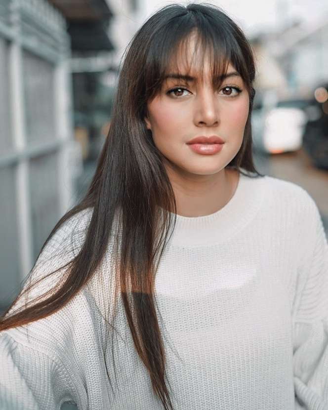 5 Artis Tampil Imut dan Feminin dengan Rambut Poni Ikonik