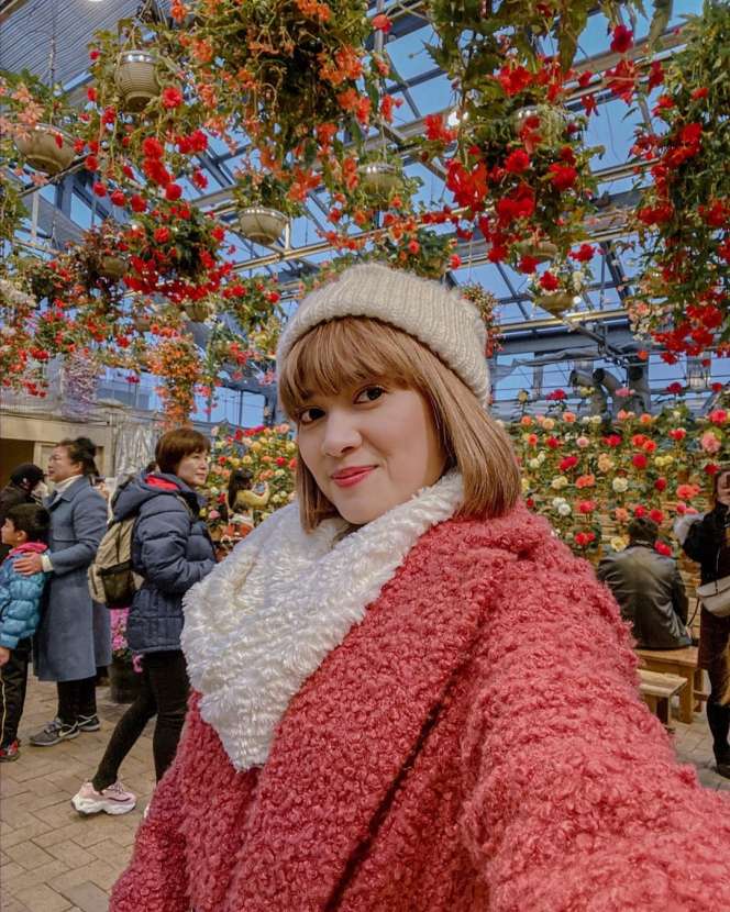 5 Artis Tampil Imut dan Feminin dengan Rambut Poni Ikonik