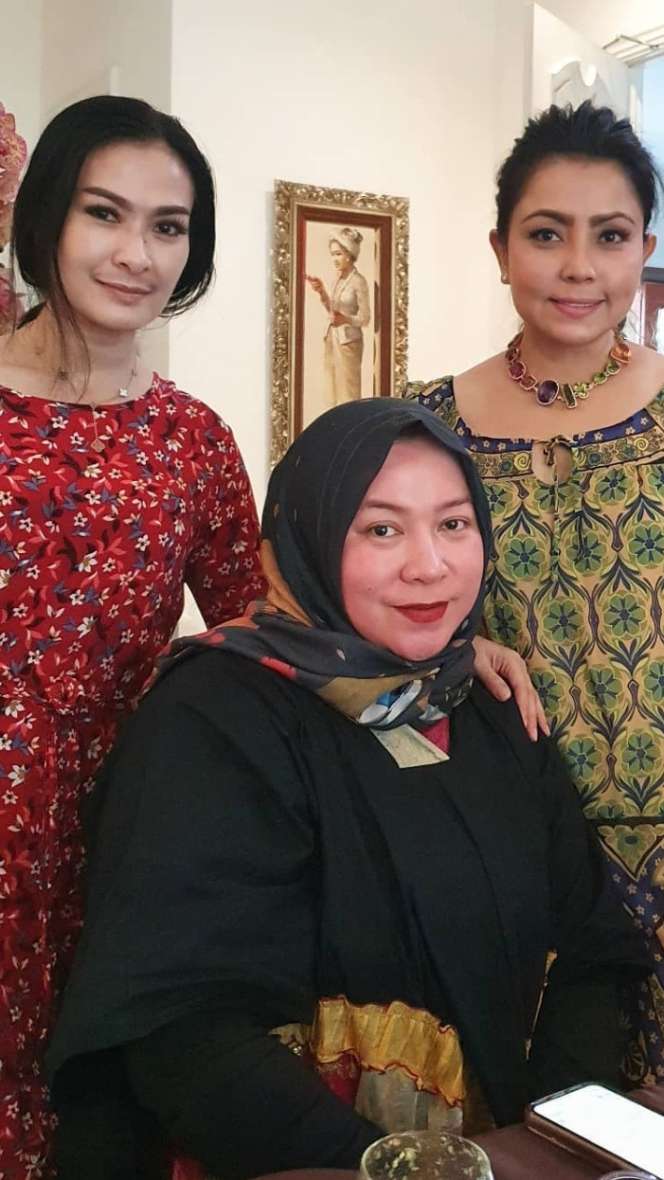 Cetar Maksimal, 5 Potret Arisan Sosialita Geng Mayangsari