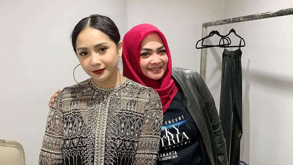 Tajir Melintir, Potret Ibu Nagita Slavina Kini Jualan Rendang