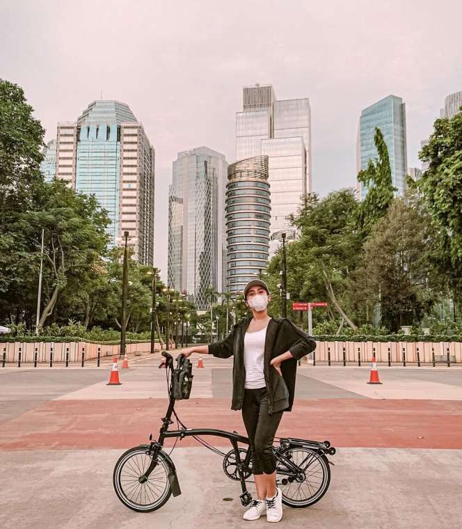 Demam Gowes, Momen Seleb Berpose dengan Sepeda Puluhan Juta