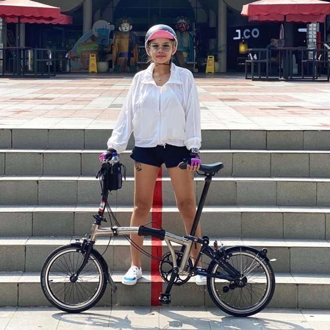 Demam Gowes, Momen Seleb Berpose dengan Sepeda Puluhan Juta