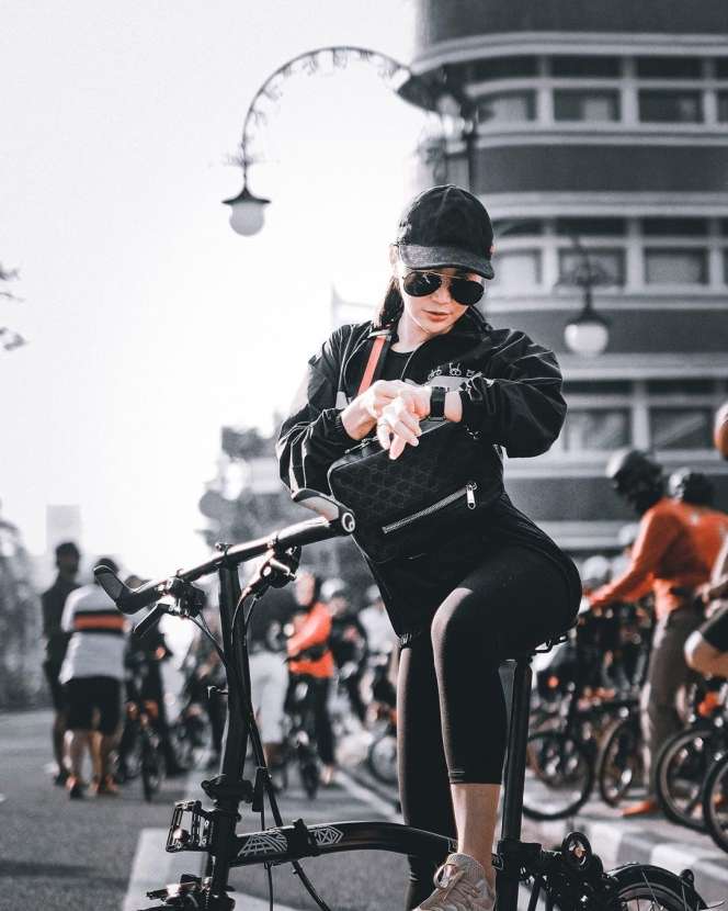 Demam Gowes, Momen Seleb Berpose dengan Sepeda Puluhan Juta