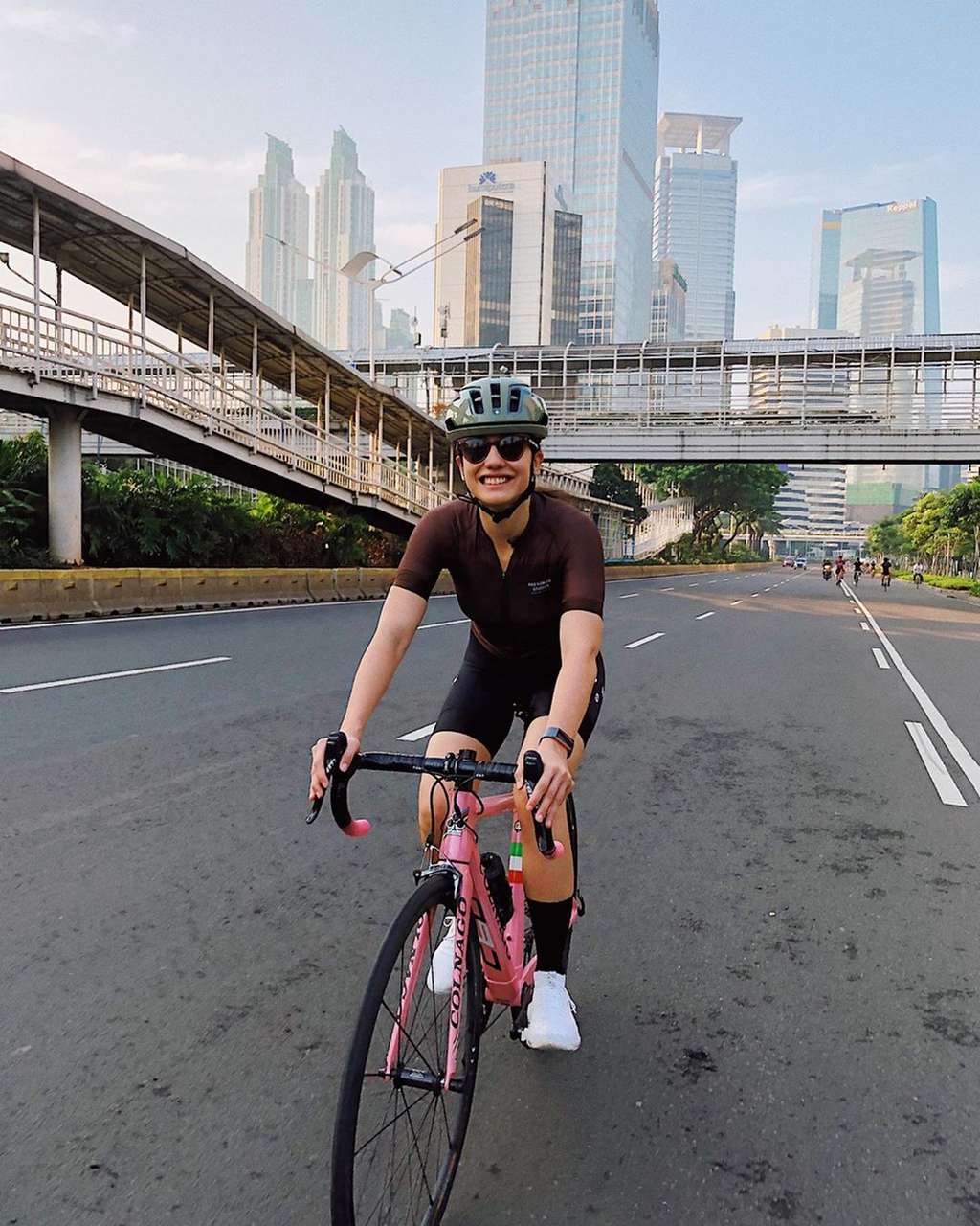 Demam Gowes, Momen Seleb Berpose dengan Sepeda Puluhan Juta