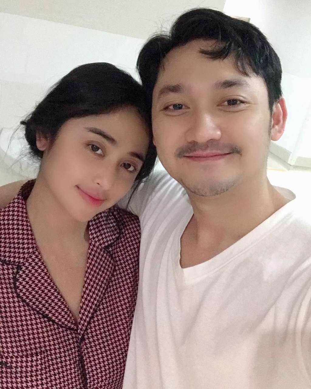 Sambil Nangis, Dewi Perssik Mau Cerai dengan Angga Wijaya