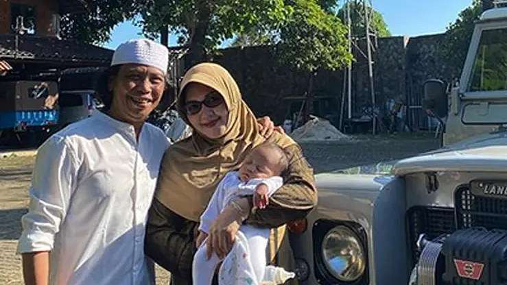 Dari Makam Sampai Peternakan, Ini 5 Potret Rumah Mandra