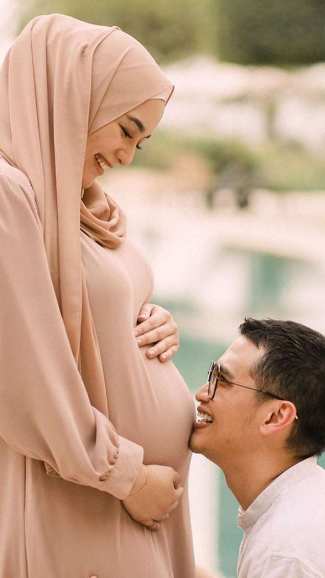 Bikin Iri, 5 Potret Mesra Babymoon Citra Kirana-Rezky Aditya