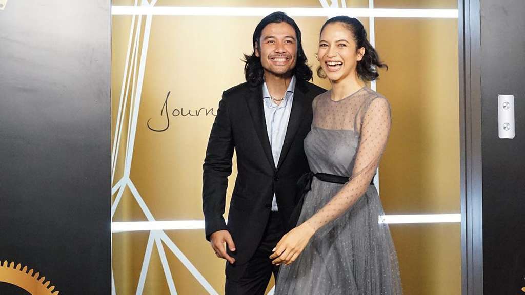 Kisahnya Bikin Baper, 5 Artis Ini Menikah dengan Penggemarnya
