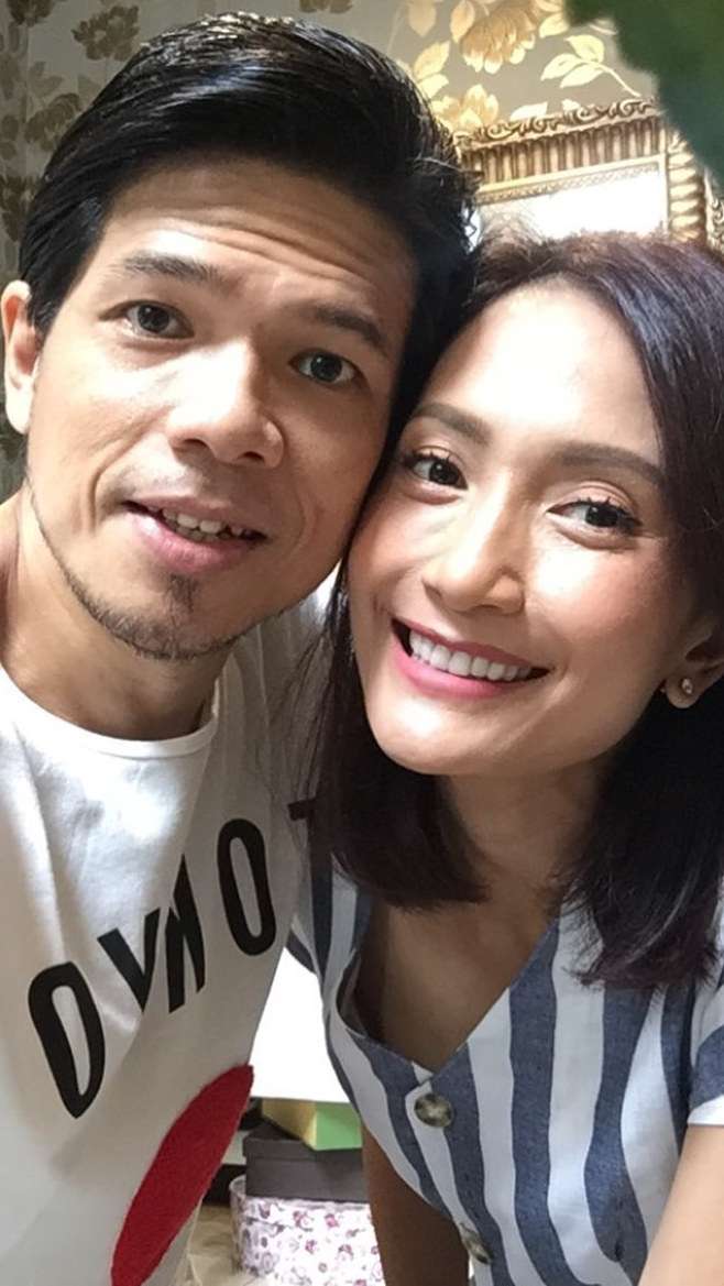 Kisahnya Bikin Baper, 5 Artis Ini Menikah dengan Penggemarnya