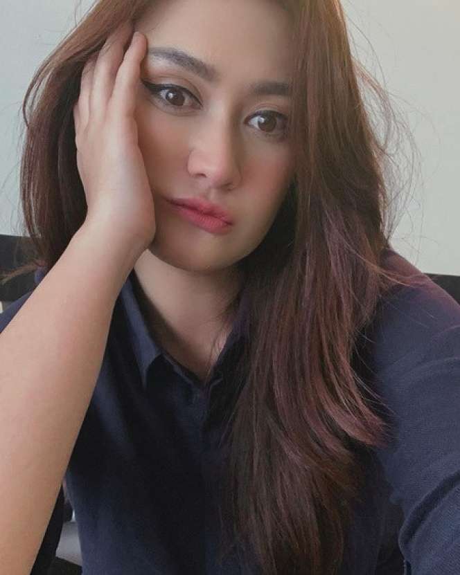 Menolak Tua, Foto Cantik Memesona Nafa Urbach di Usia 40 Tahun